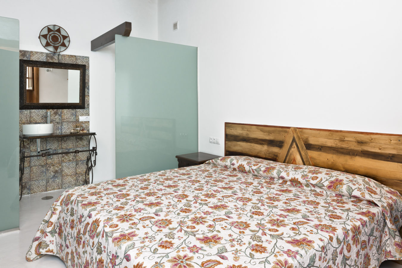 Noche Standard Room