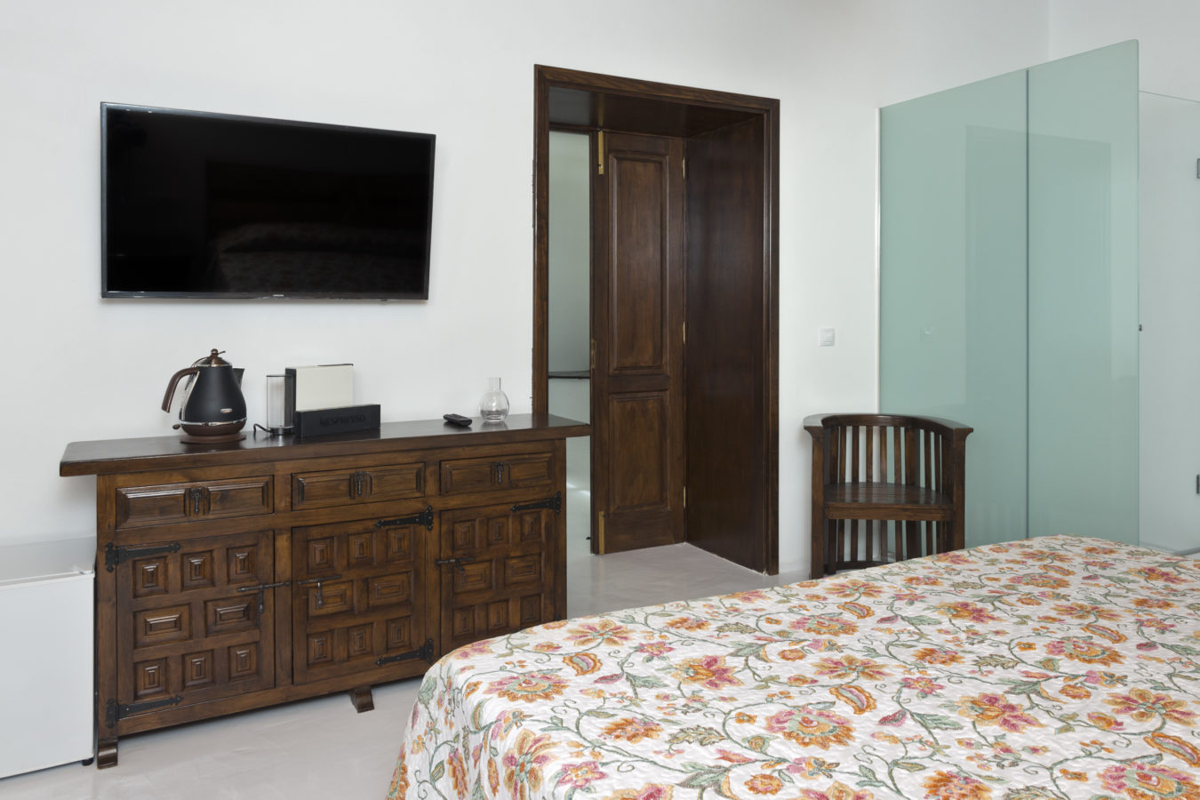 Noche Standard Room